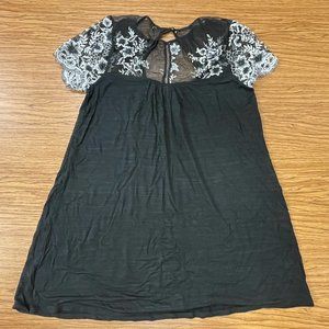 Trixxi Short Dress, Ladies Size Large, Black w/White Floral.